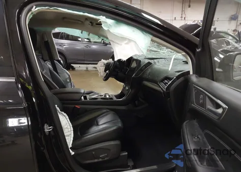 2022 Ford Edge Titanium z USA, uszkodzony, nr VIN 2FMPK4K95NBA94969